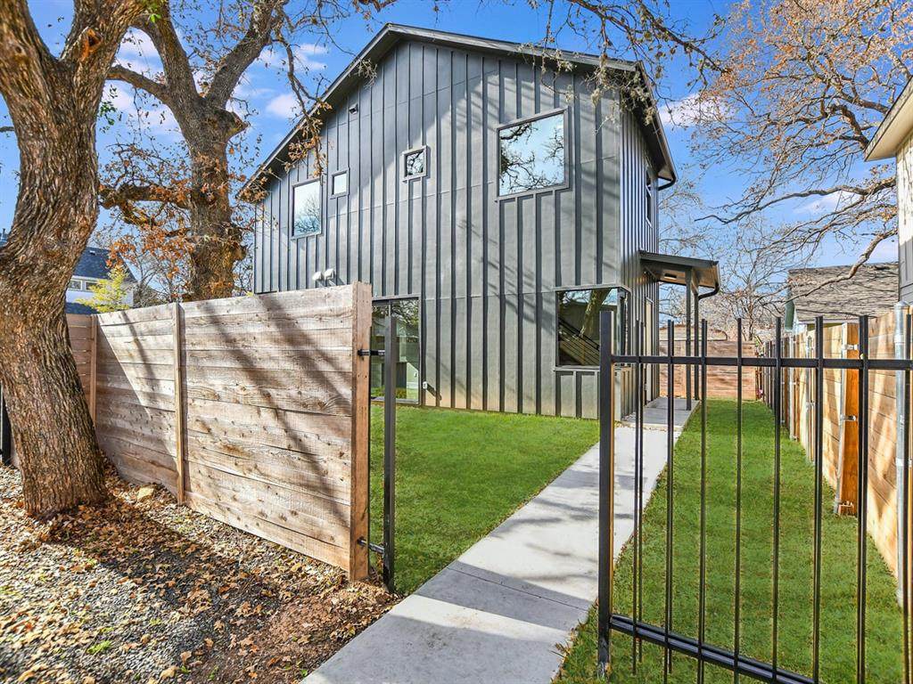 706 Valdez St - Photo 1