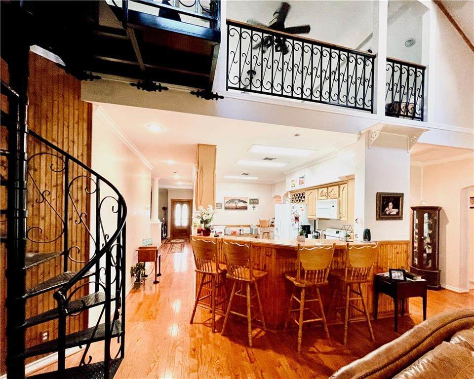 692 Skyline Rd - Photo 1