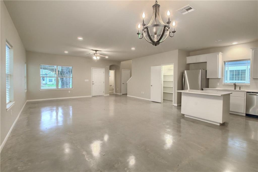 204 Munro St - Photo 1