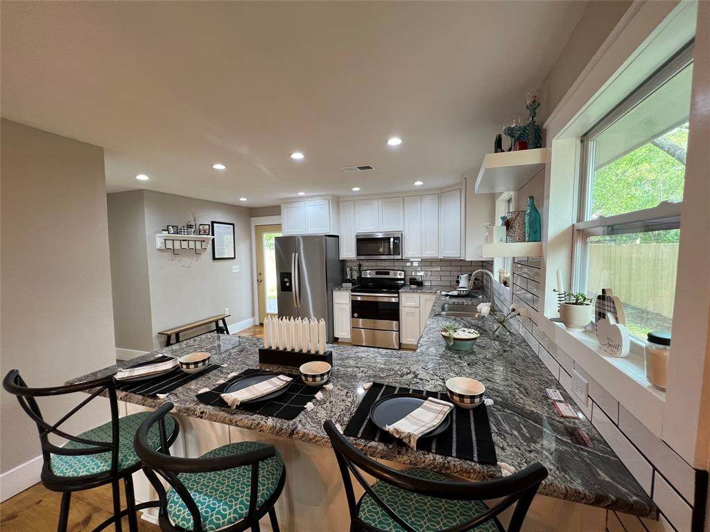 1116 3rd St - Photo 1