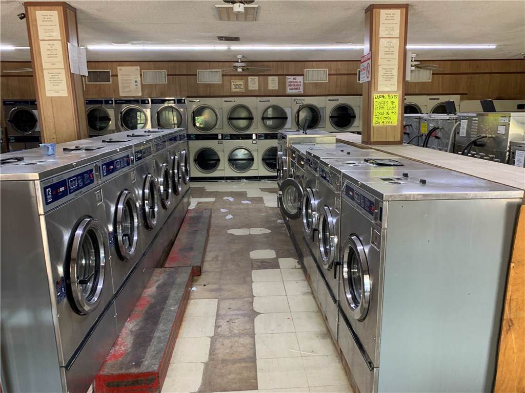 1300 Travis Ave - Photo 1