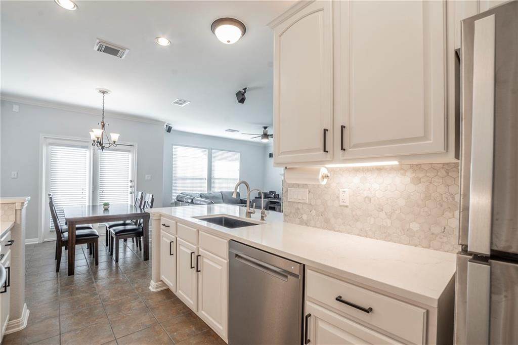 1101 Parmer Ln - Photo 1