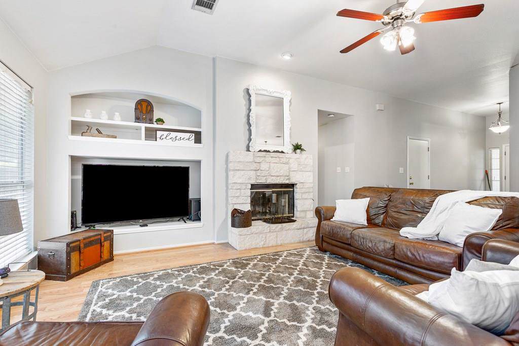1515 Laurel Oak Loop - Photo 1