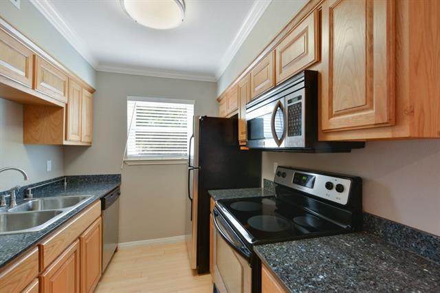 900 Lamar Blvd - Photo 1