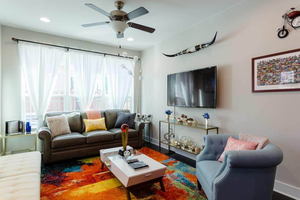 807 16th St - Photo 1