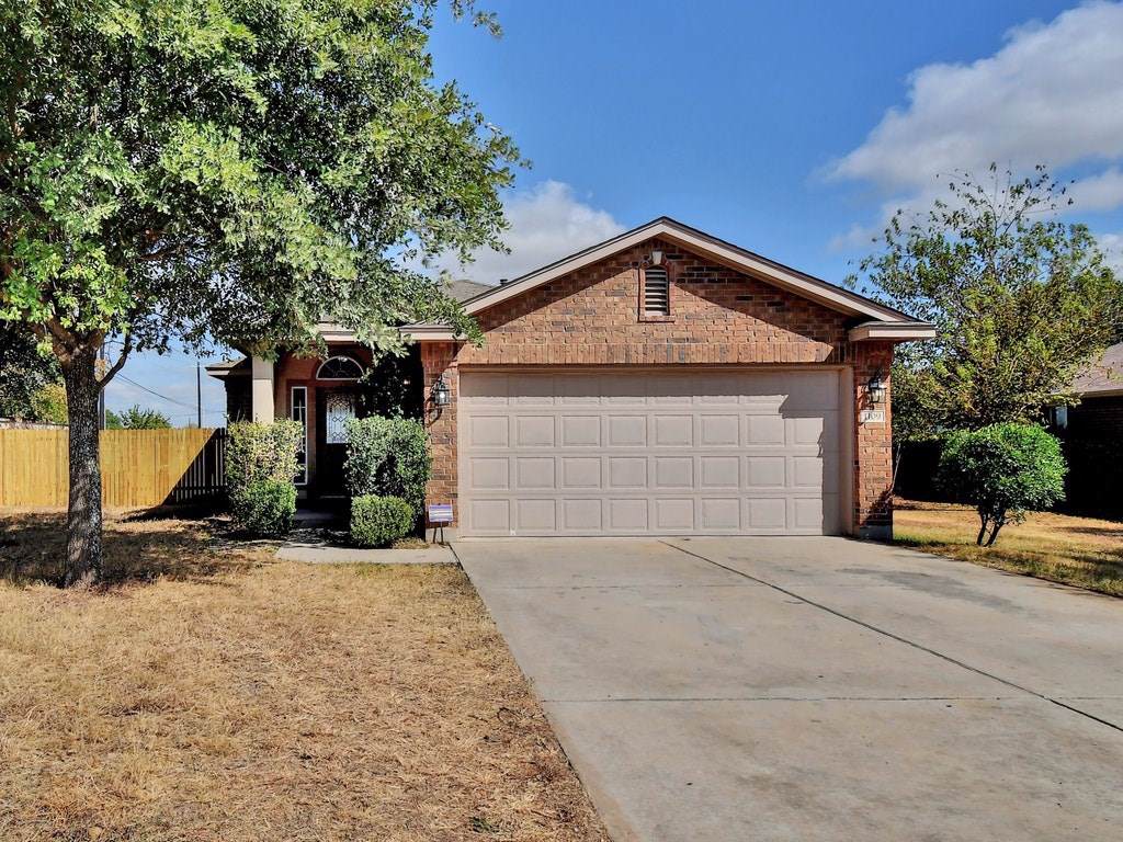 1109 Brook Dr - Photo 1