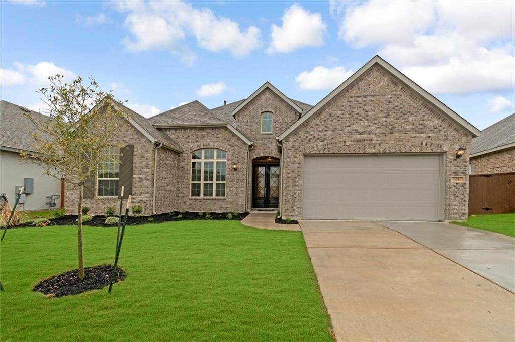 124 Regents Ln - Photo 1
