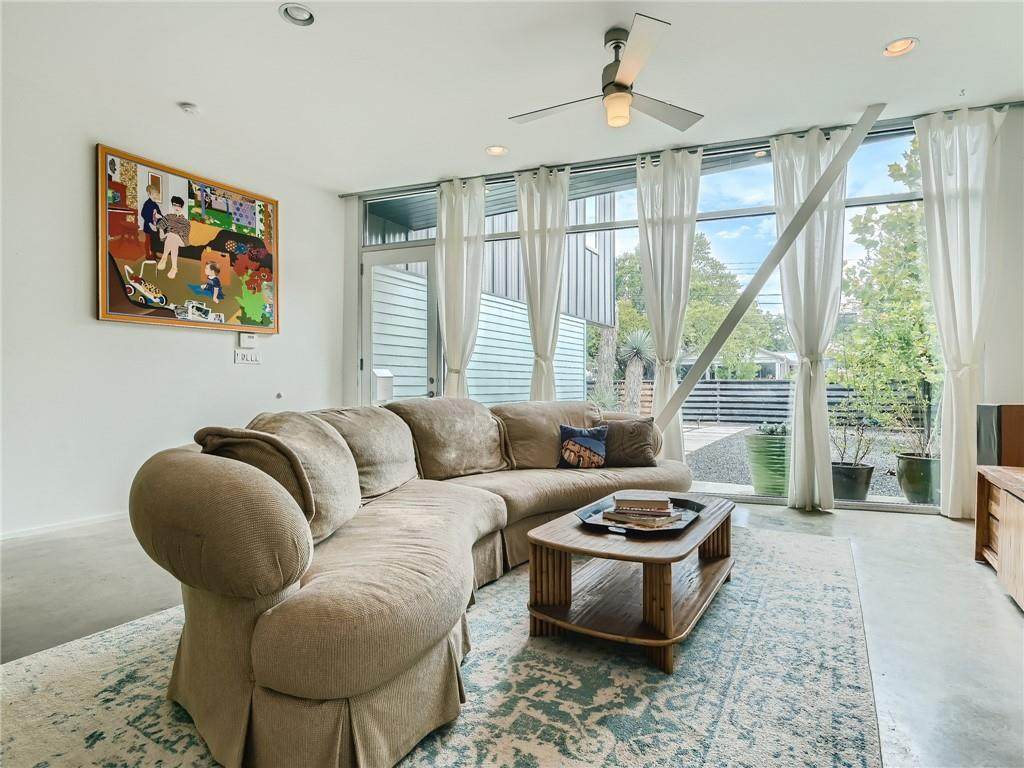 900 Brentwood St - Photo 1