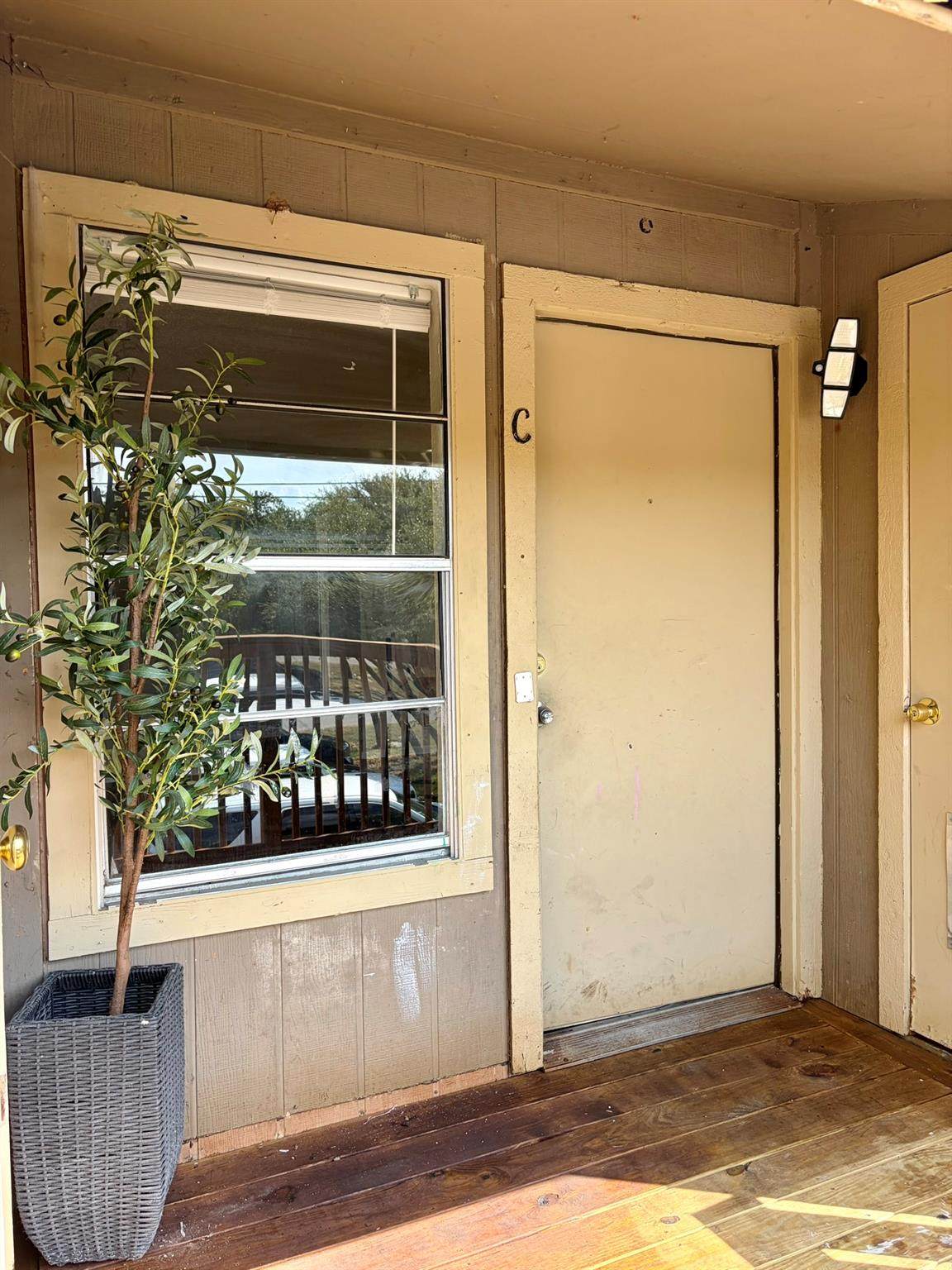 402 Hedgewood Dr - Photo 1