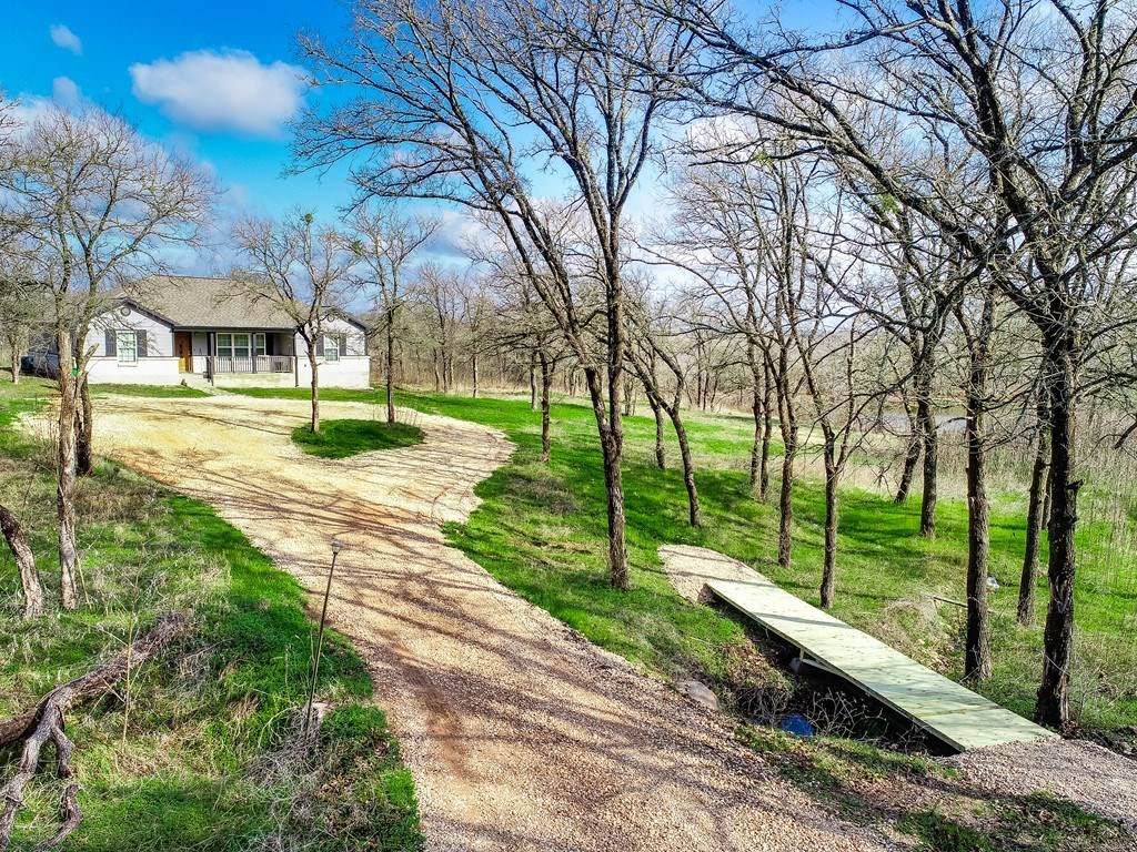 212 Old Austin Trl - Photo 1