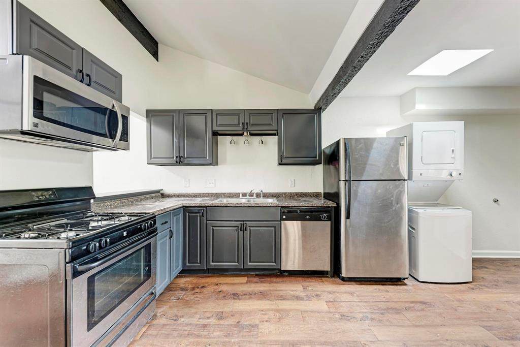 1010 23rd St - Photo 1