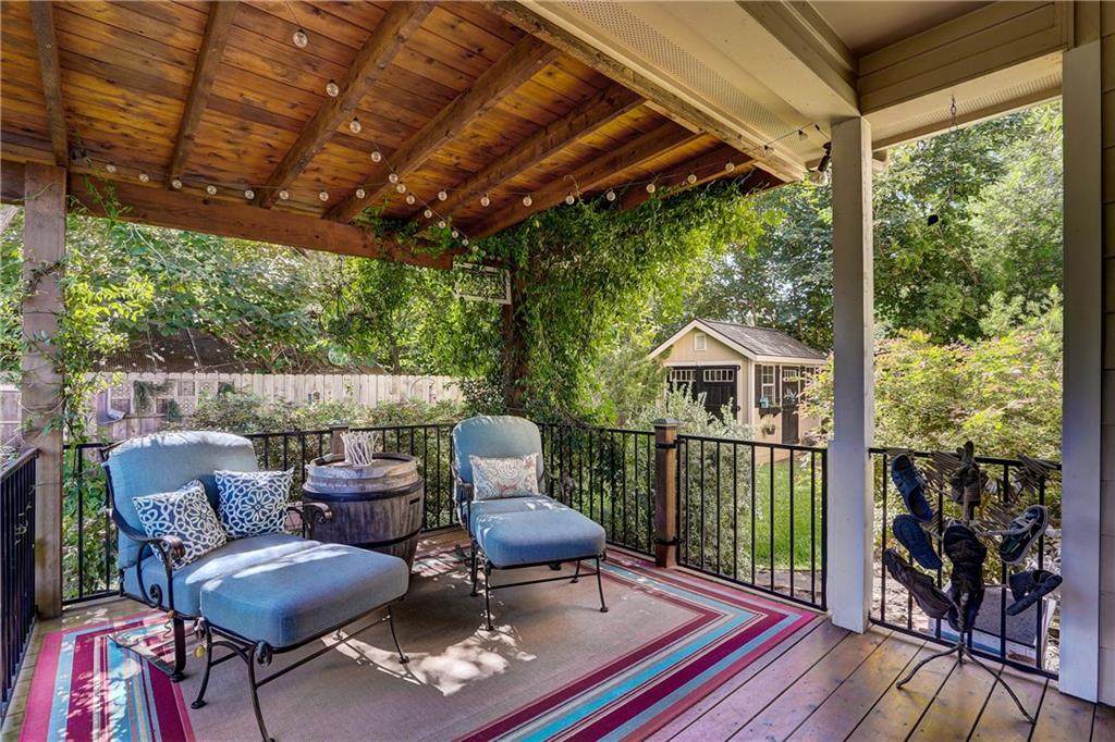 913 College St - Photo 1