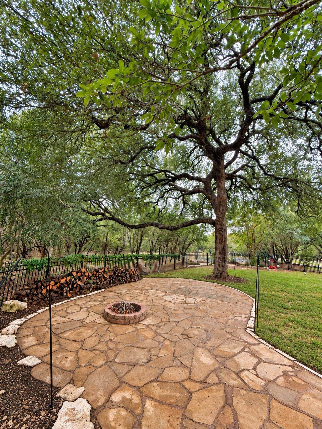 https://bt-photos.global.ssl.fastly.net/austin/orig_boomver_3_9589953-2.jpg