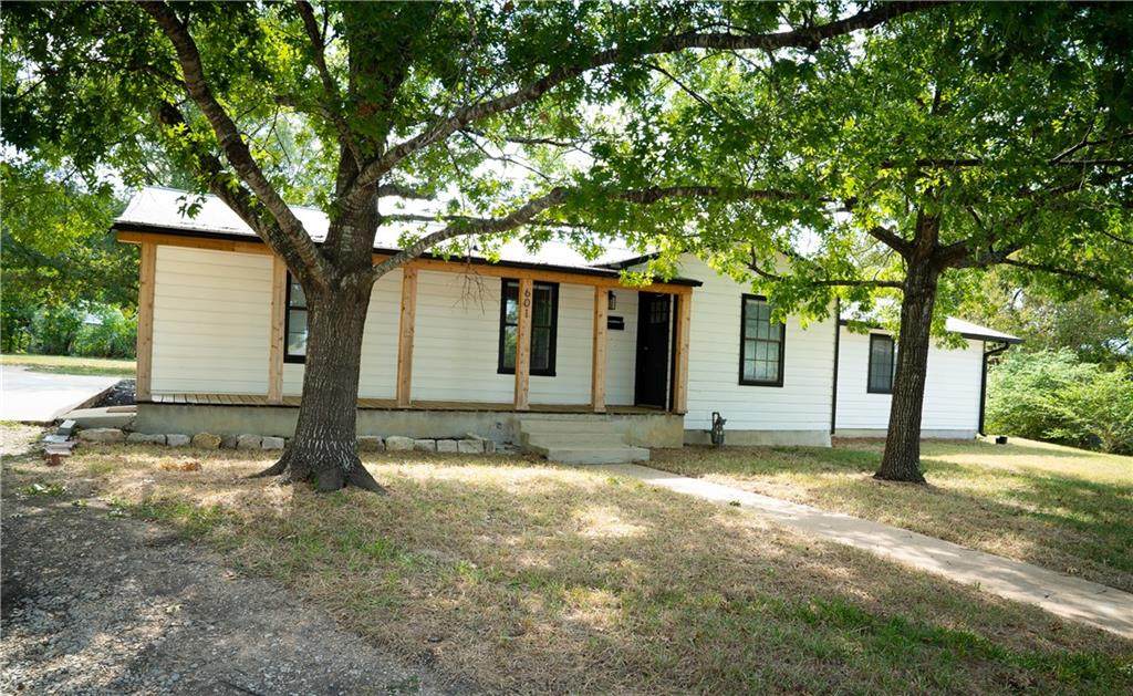 601 Circle Ave - Photo 1