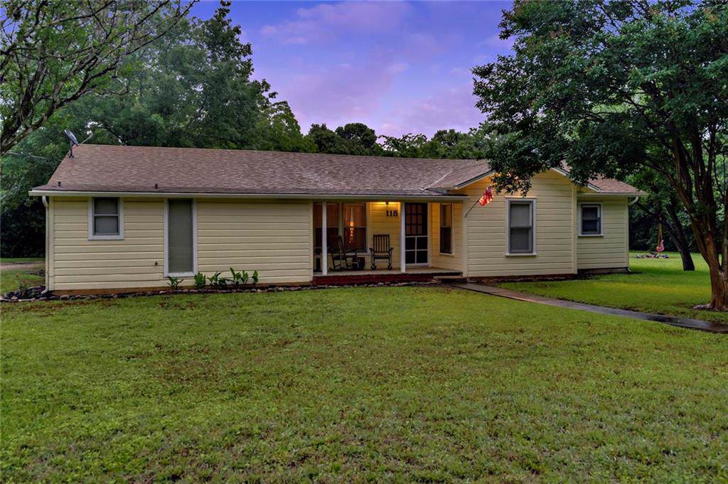 118 Hackberry St - Photo 1