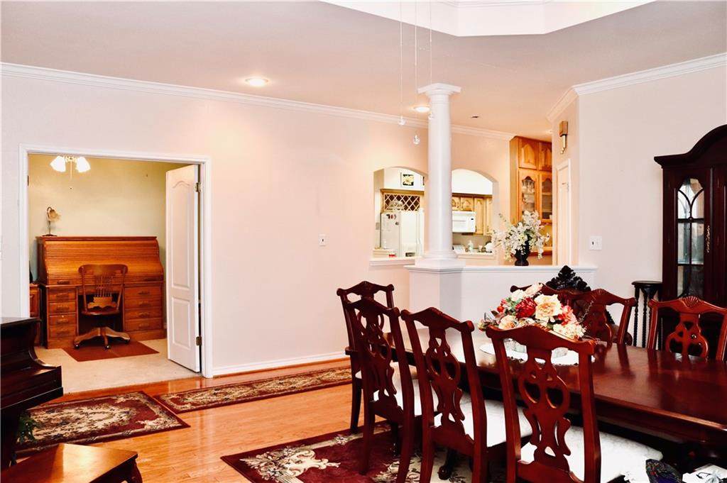 692 Skyline Rd - Photo 1