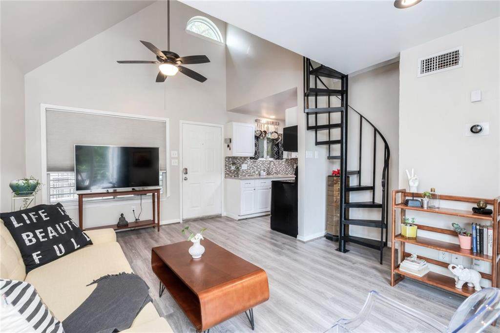 1514 Parker Ln - Photo 1