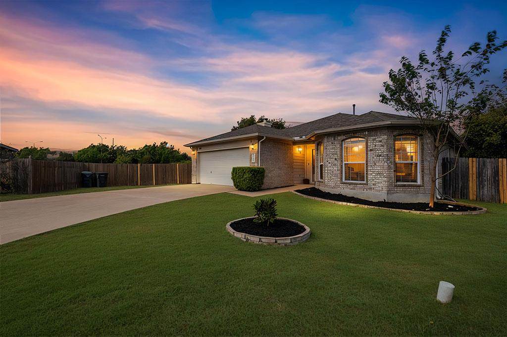 1142 Ascot St - Photo 1