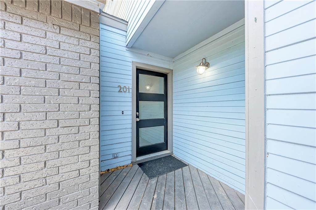 2106 Nickerson St - Photo 1