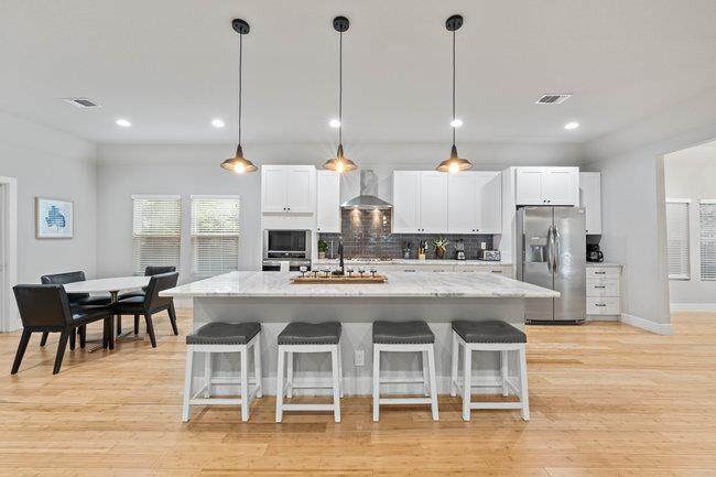 422 Woodlawn Ave - Photo 1