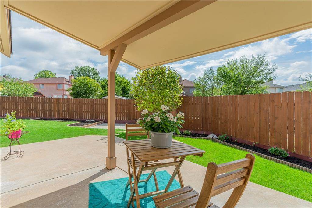 1020 Disraeli Cir - Photo 1