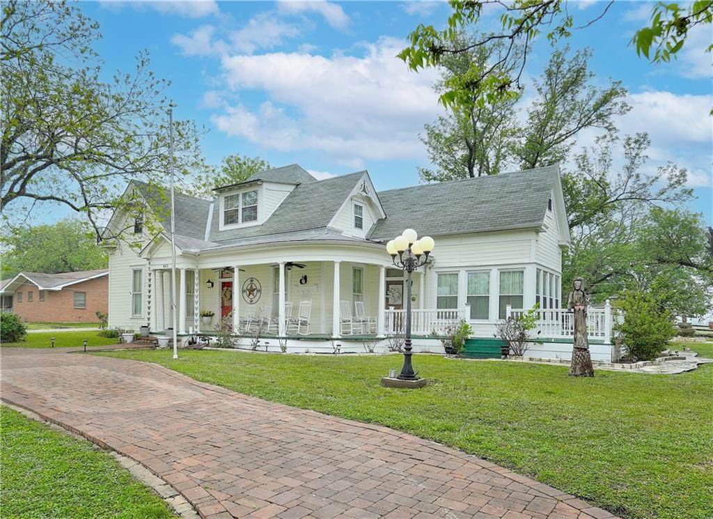 842 Clark St - Photo 1
