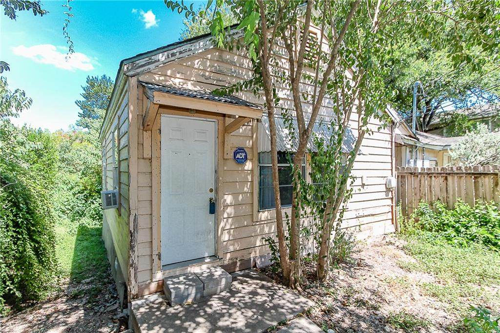 903 Prospect Ave - Photo 1