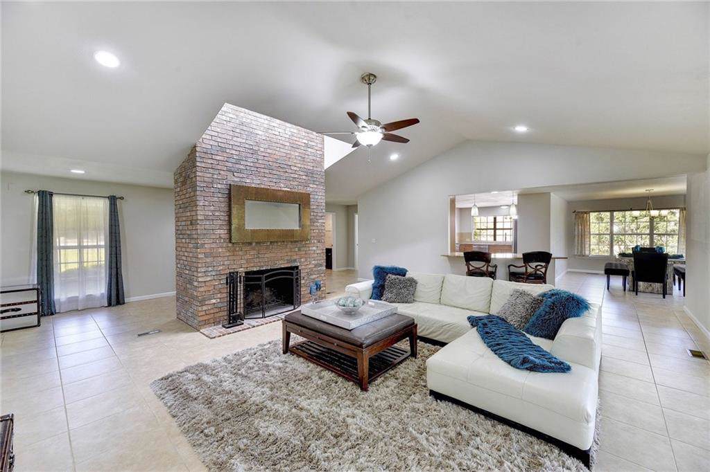 120 Rocket St - Photo 1