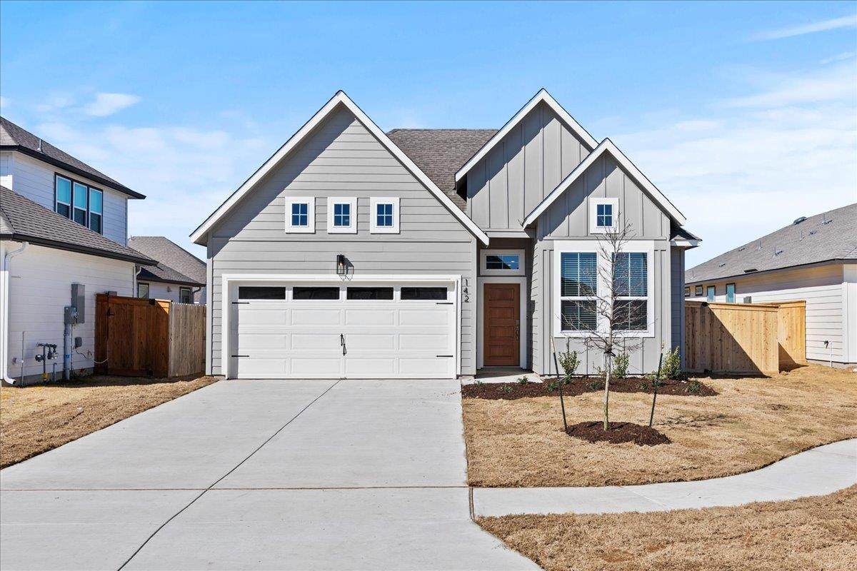 142 Paul Pena Dr - Photo 1