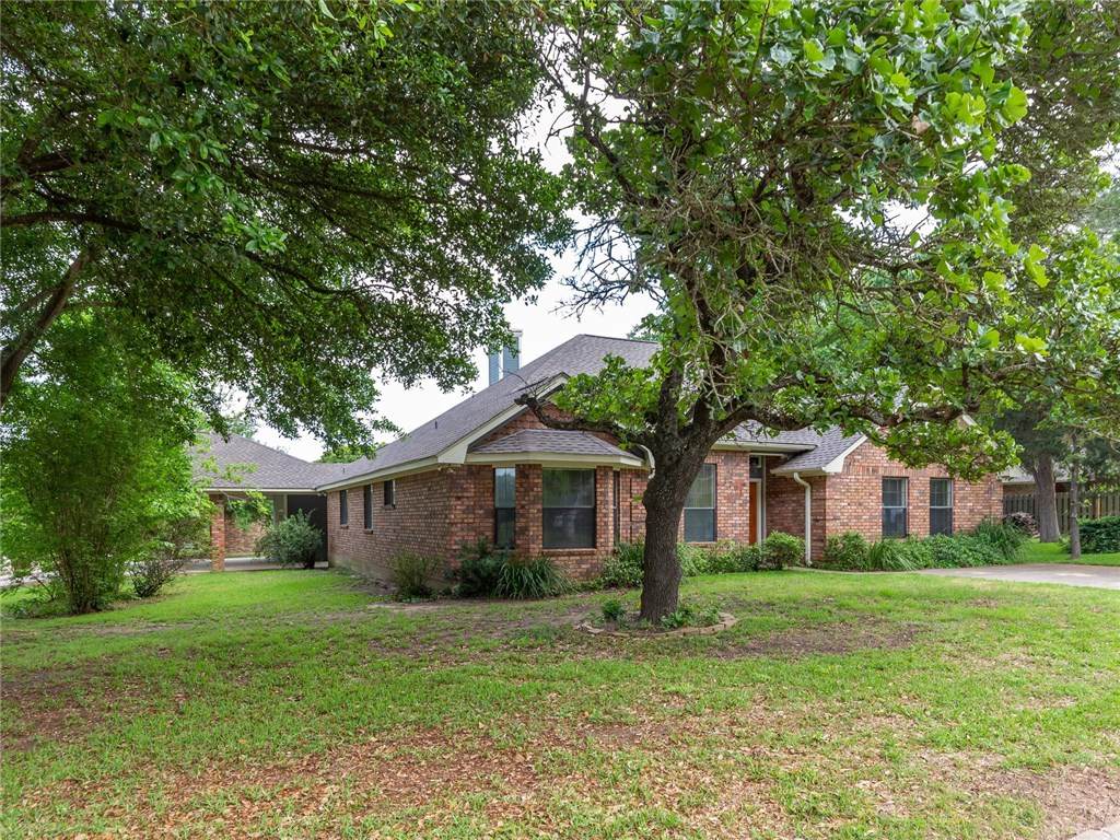 1701 Highland Ave - Photo 1