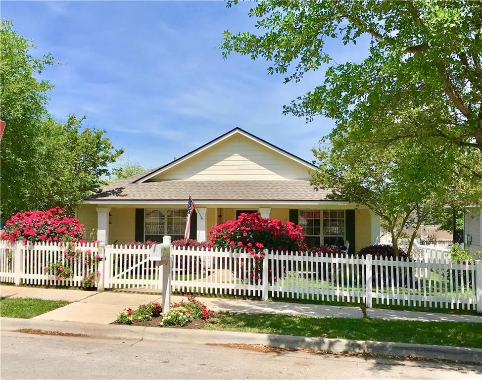 216 Hutton - Photo 1