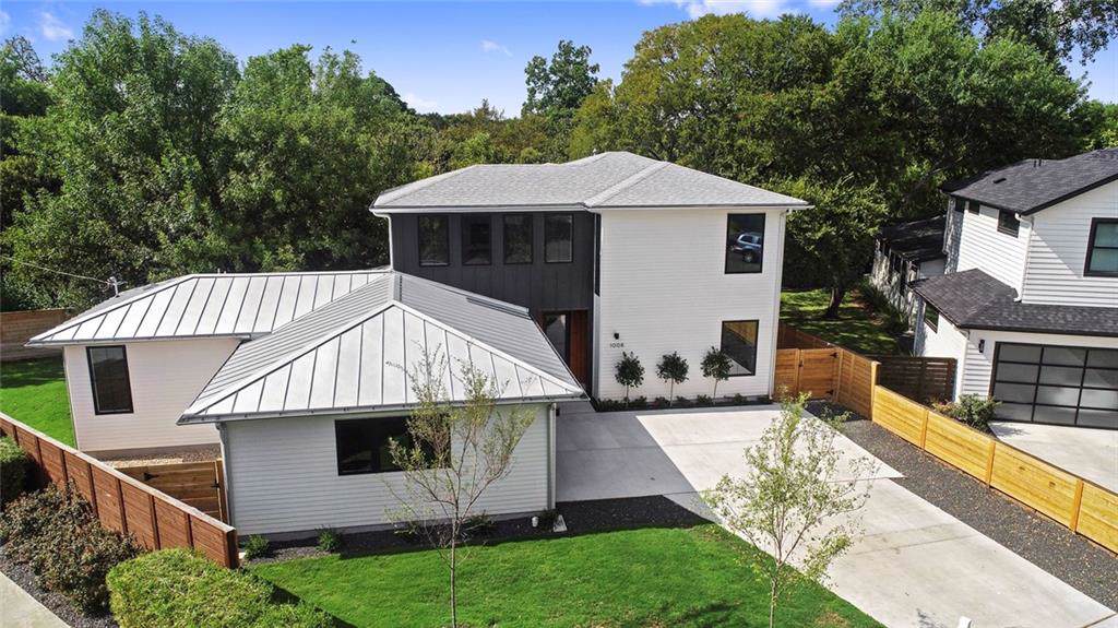 1008 Daphne Ct - Photo 1