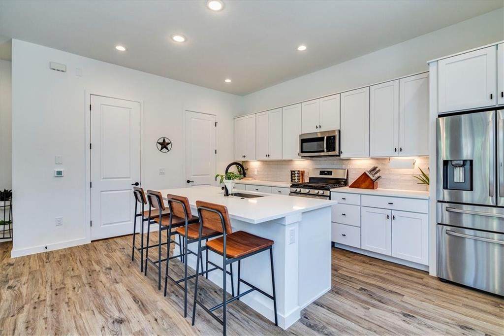 3809 Valley View Rd - Photo 1