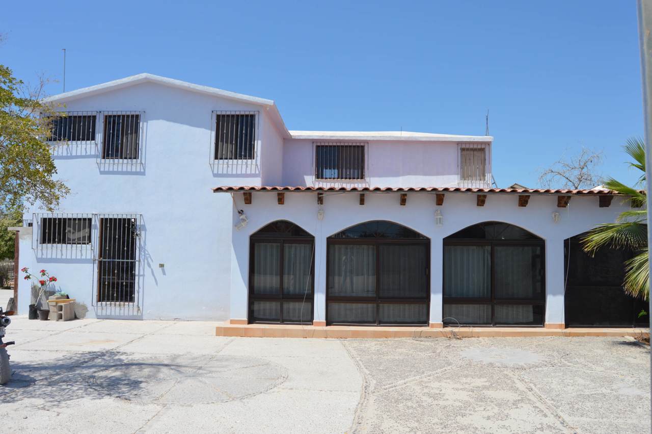 Hidalgo Y Alfredo V. Bonfil - Photo 1