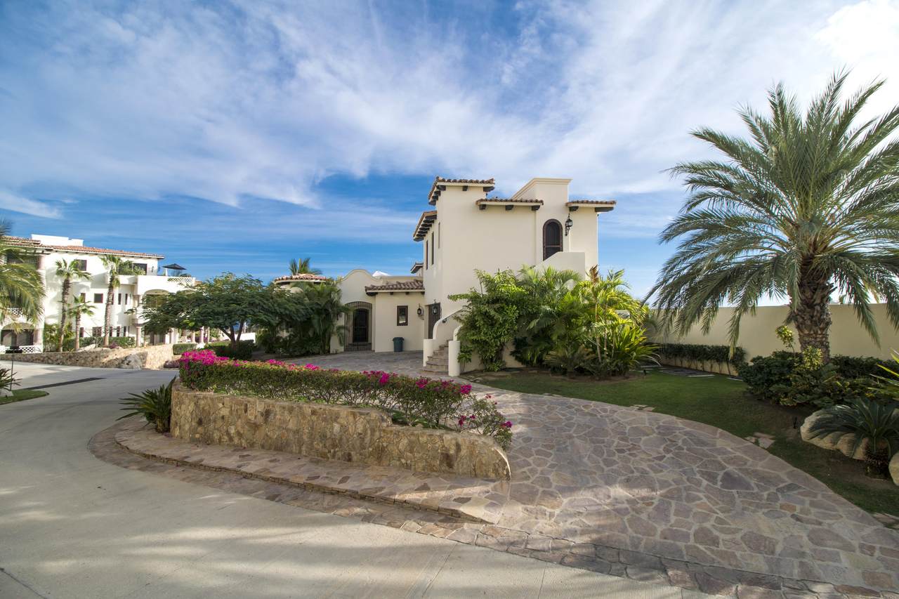 35 El Encanto Ave - Photo 1