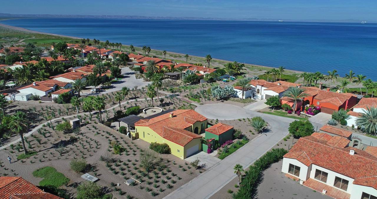 252 Avenida Palmeras - Photo 1