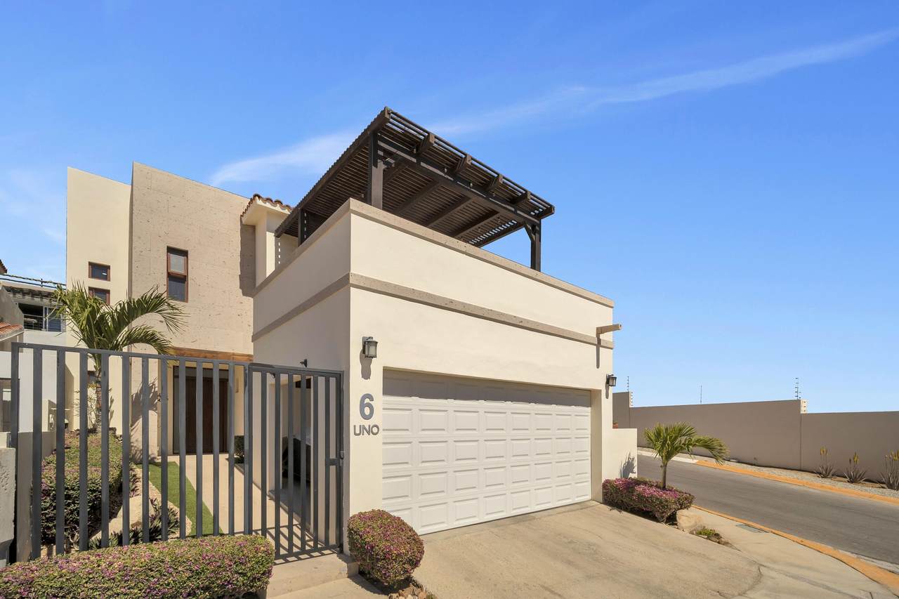 3 bed, 2.5 Bath W/ Maids Quarter W/ Bath - Photo 1