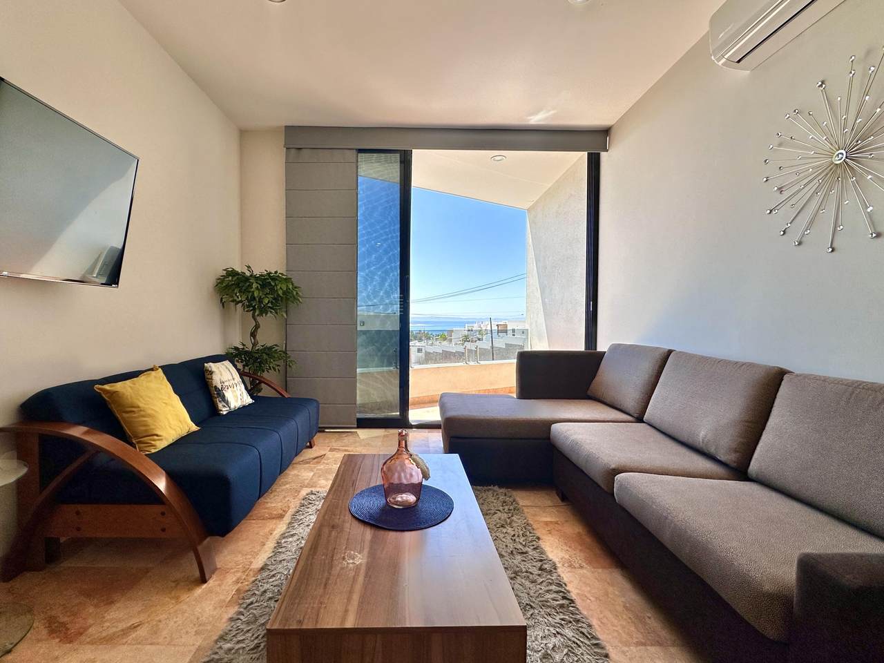 Vista Bahia Residence - Photo 1