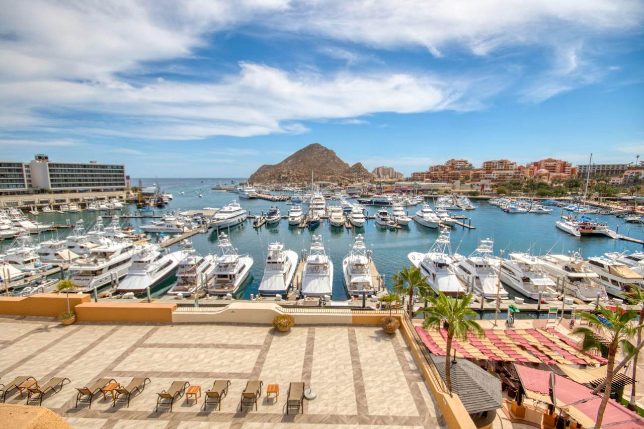 Huge Deck Tesoro Hotel - Photo 1