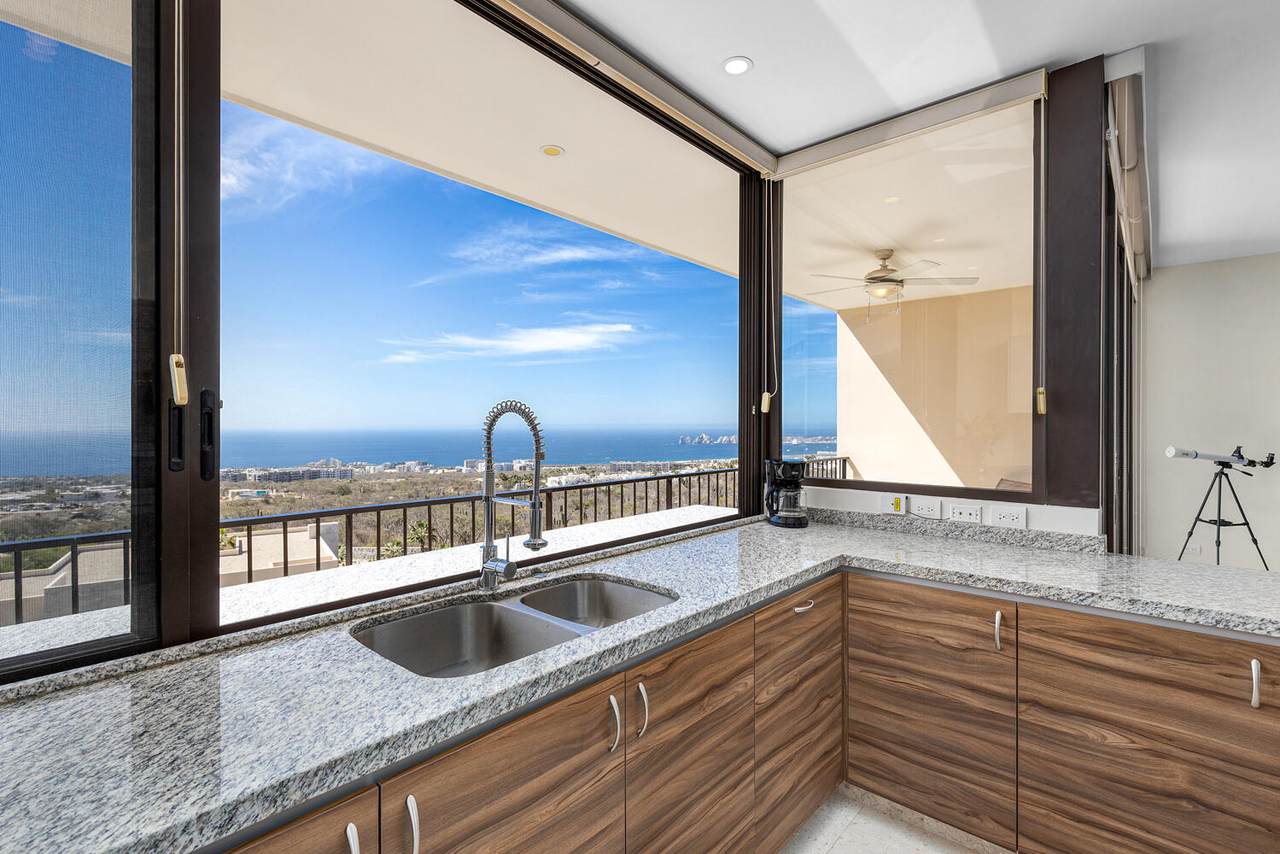  Solaria Penthouse - Photo 1