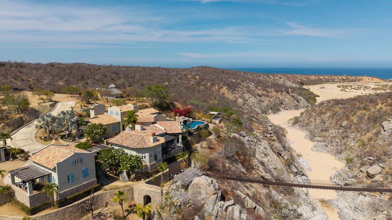  La Canada Estate - Photo 1