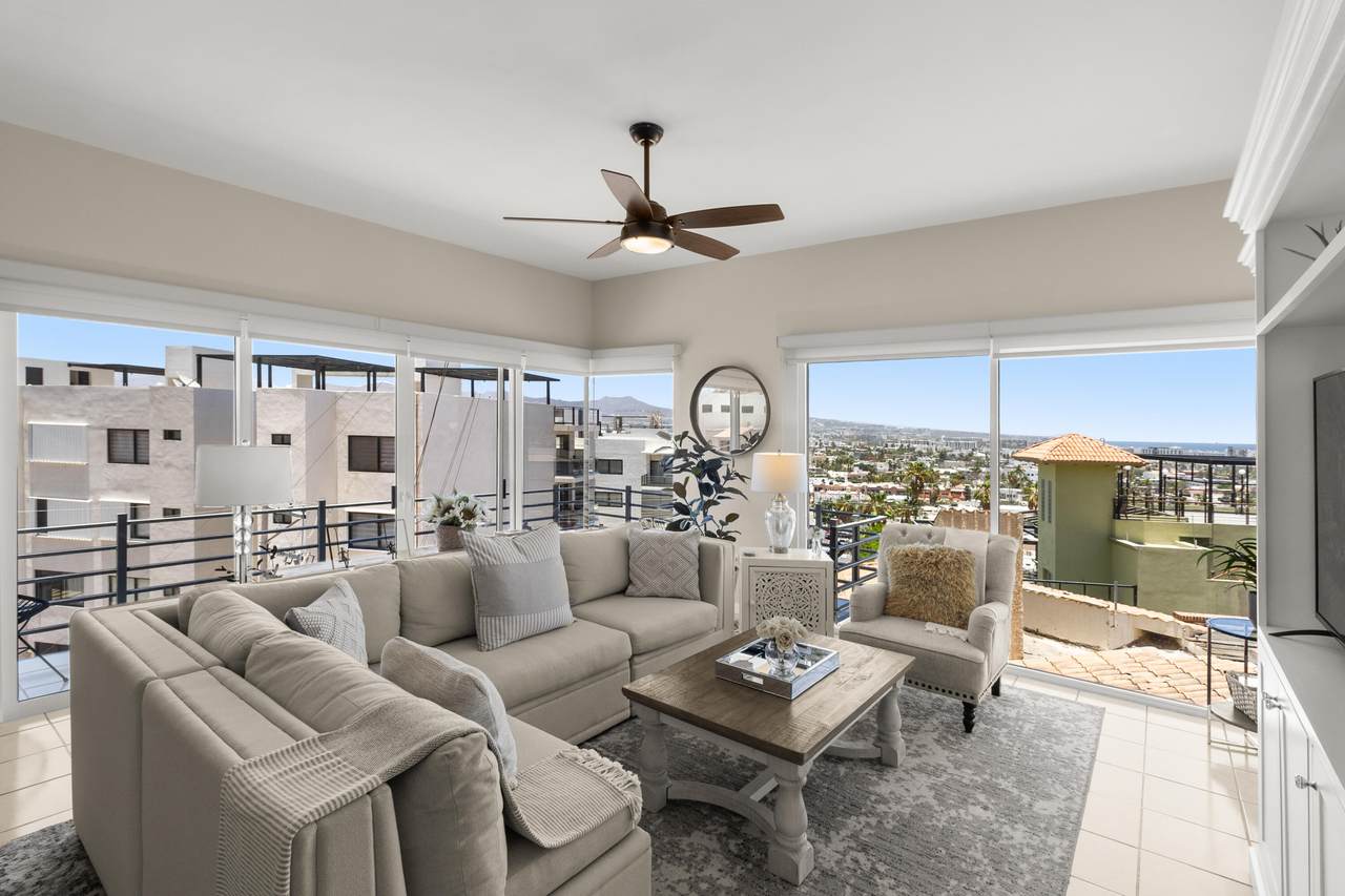  Calle 12 De Octubre - Photo 1