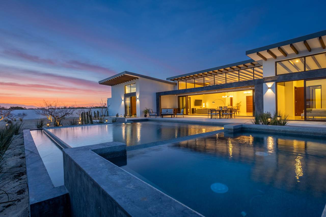  Villa De Faro - Photo 1