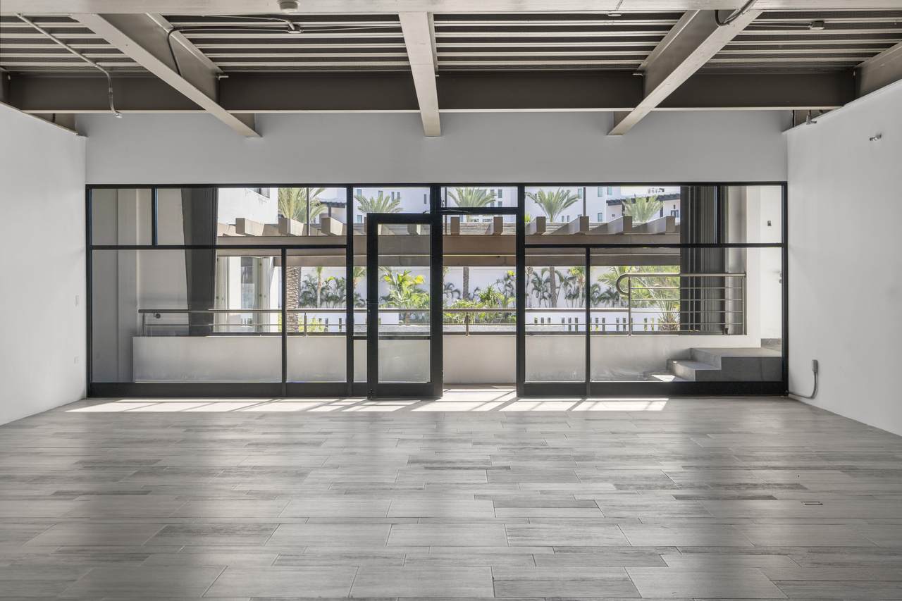 | M4 | Multi-Tenant Commercial Spaces - Photo 1
