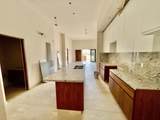  3.7 M Extra-High Ceilings Ground Floor - Photo 3