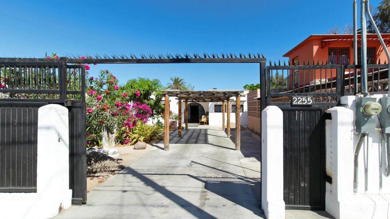 2255 Calle Aquiles Serdan - Photo 1