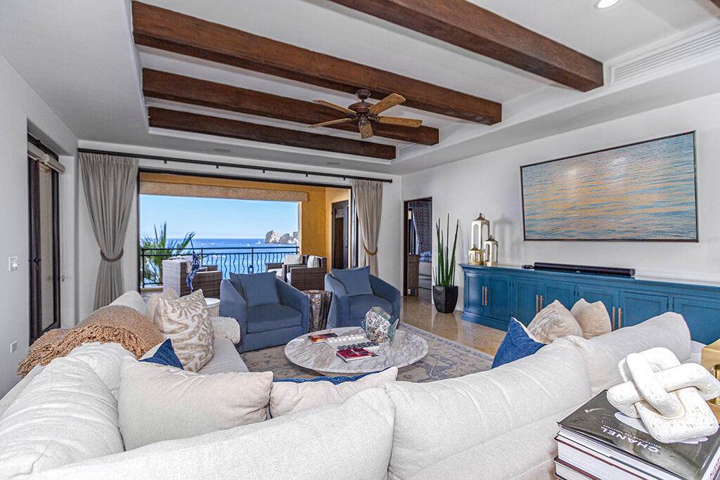 Residence - Photo 1