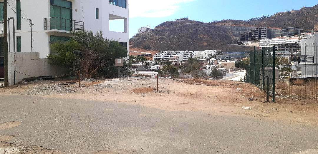  Los Mares - Photo 1
