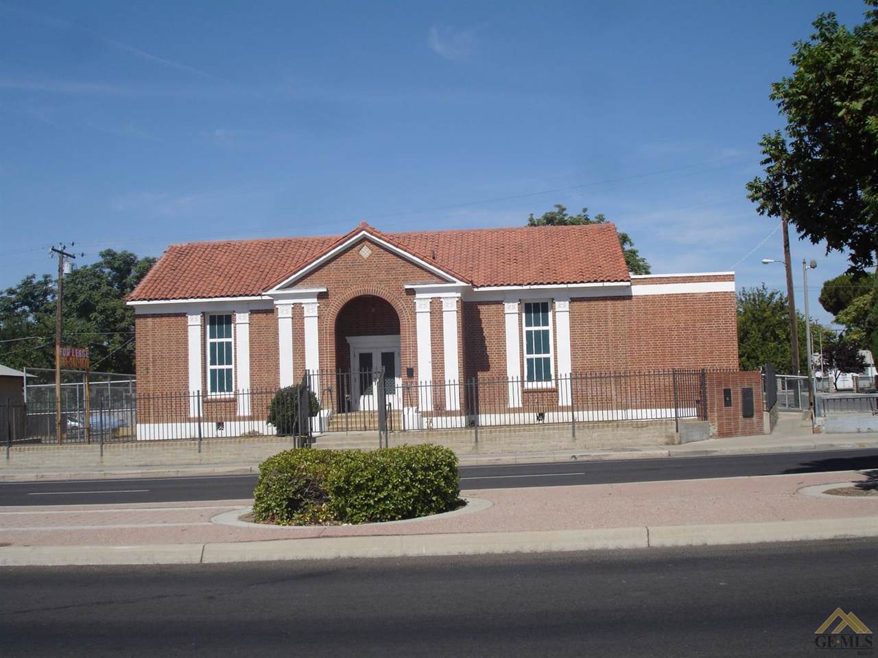 1119 Chester Avenue - Photo 1