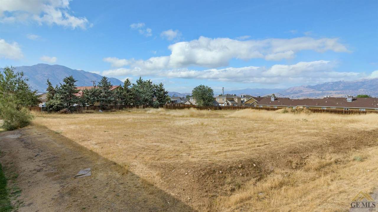 21605 Golden Star Boulevard - Photo 1